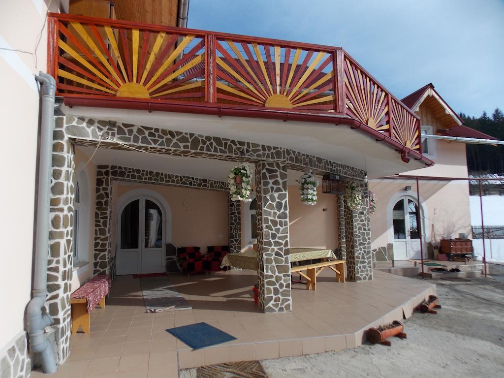 Pensiunea Paradiso Poiana Teiului Exterior foto